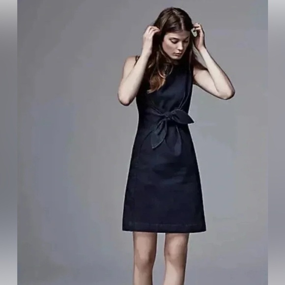 HOLDING HORSES Dresses & Skirts - Holding Horses Anthropologie Denim
Bow Waist Sleeveless Blue Dress Size 12